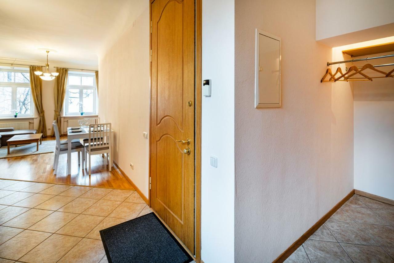 Dzirnavu Street Apartment In City Center Riga Esterno foto
