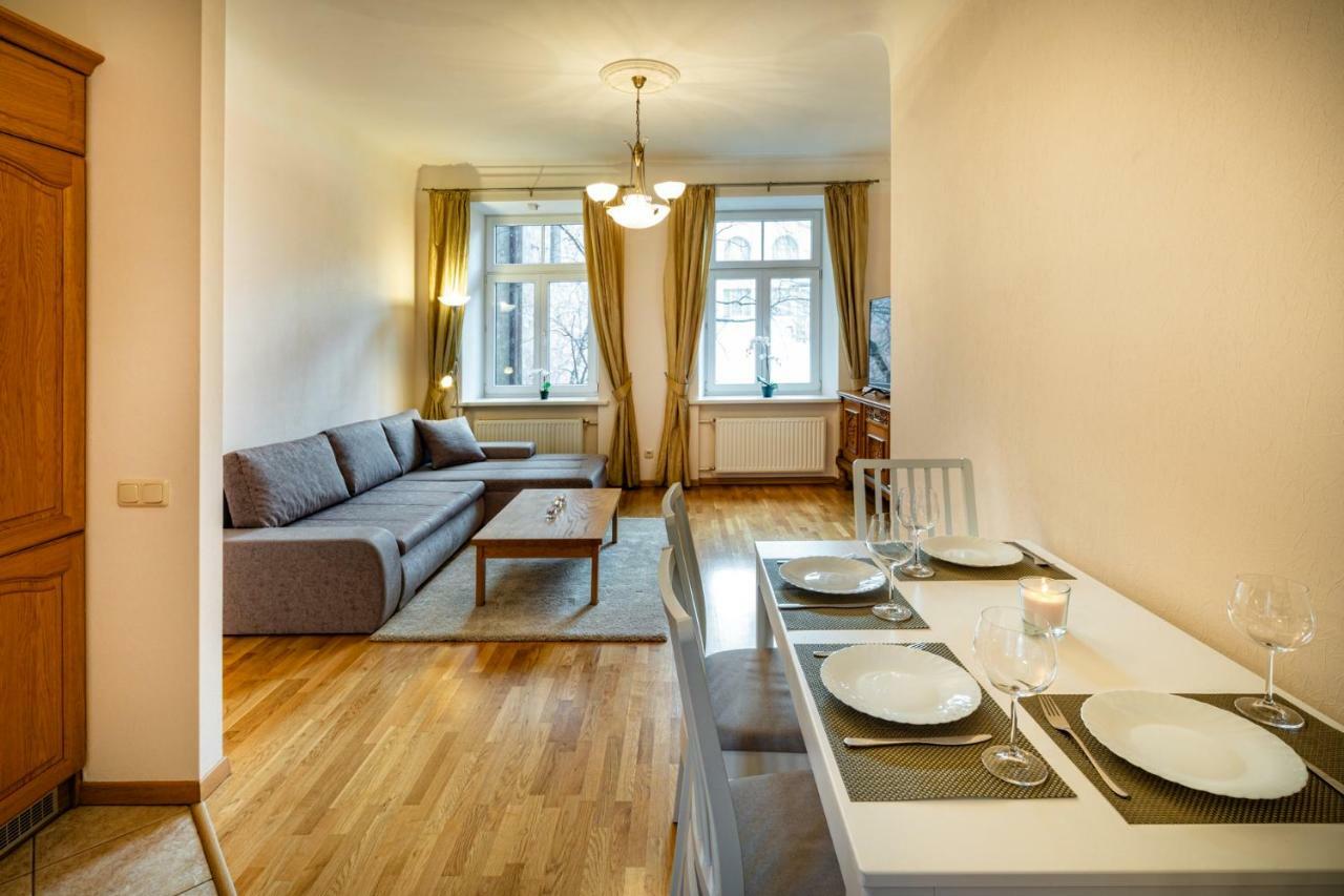 Dzirnavu Street Apartment In City Center Riga Esterno foto