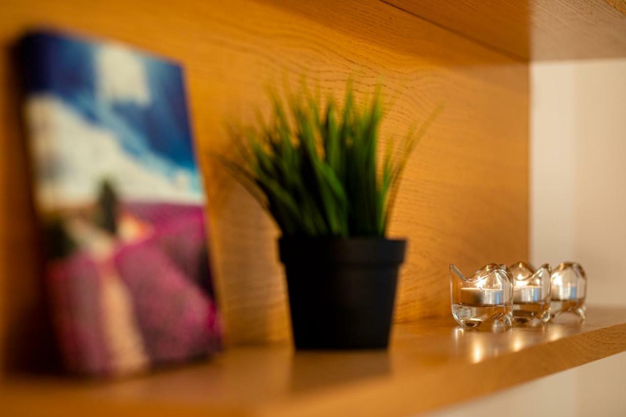 Dzirnavu Street Apartment In City Center Riga Esterno foto