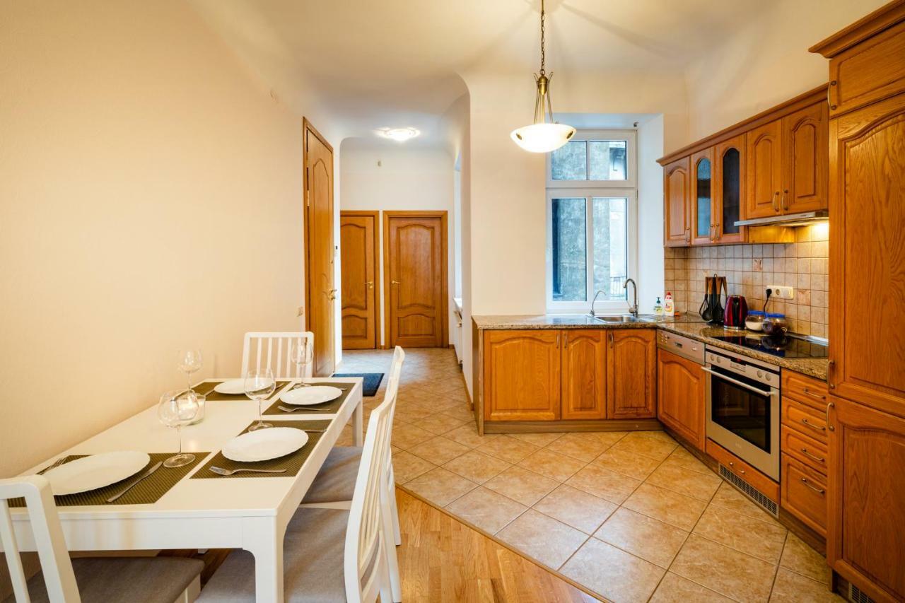Dzirnavu Street Apartment In City Center Riga Esterno foto