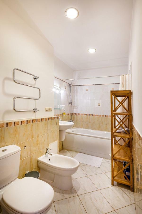 Dzirnavu Street Apartment In City Center Riga Esterno foto