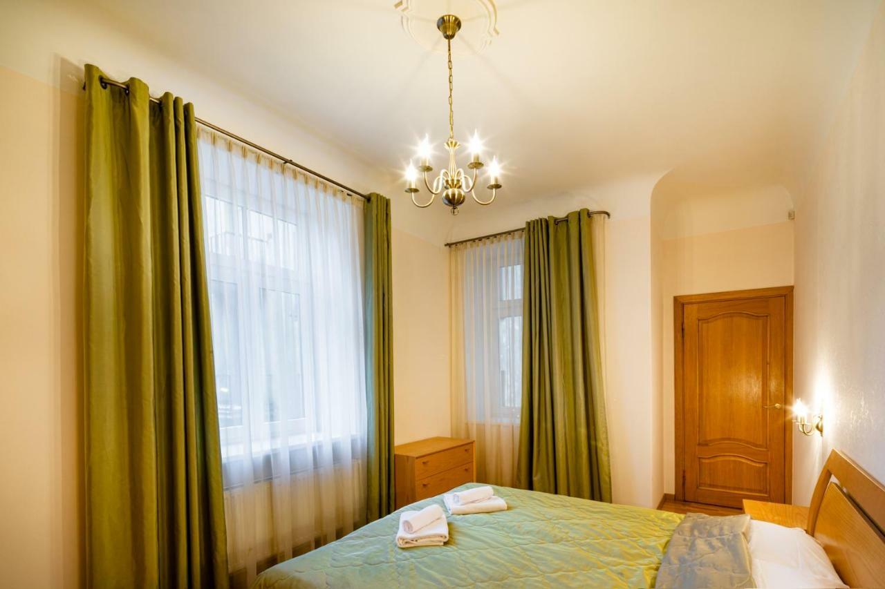 Dzirnavu Street Apartment In City Center Riga Esterno foto
