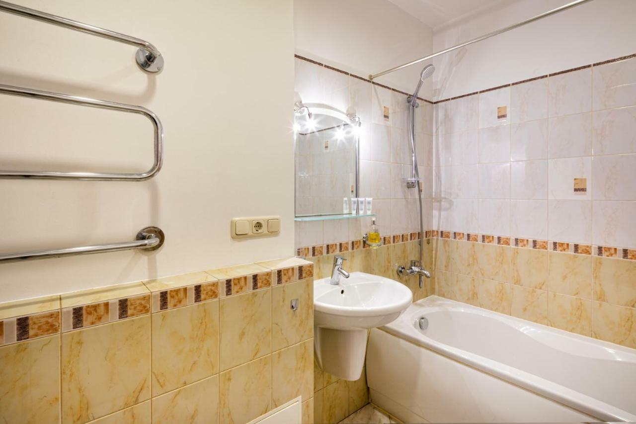 Dzirnavu Street Apartment In City Center Riga Esterno foto