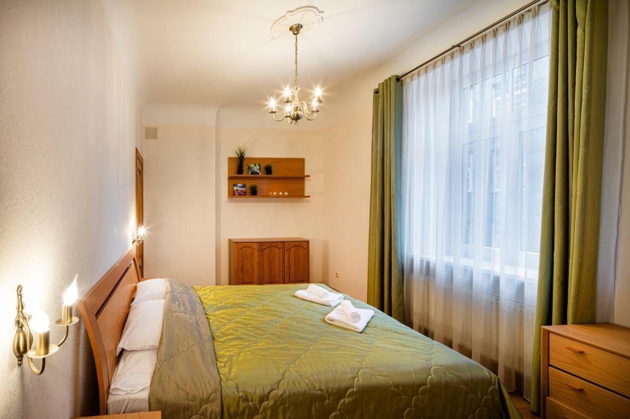 Dzirnavu Street Apartment In City Center Riga Esterno foto